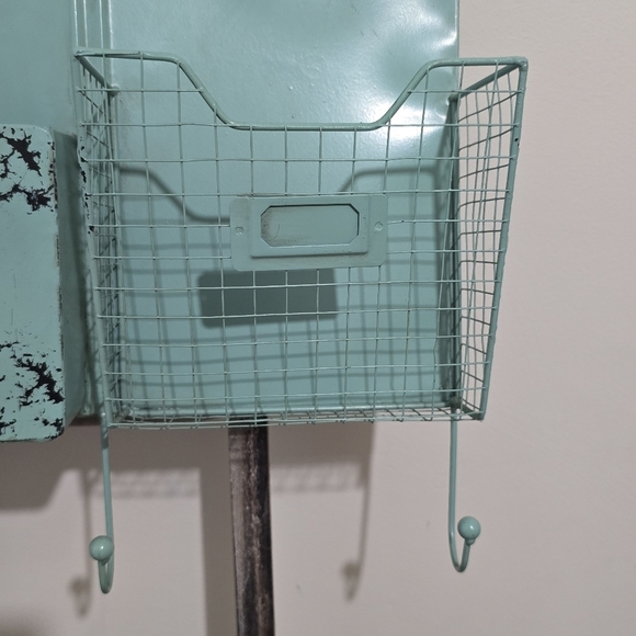 ⭐️40% off ⭐️ Three Pocket Letter and Keys Wall Caddy - Picture 3 of 7